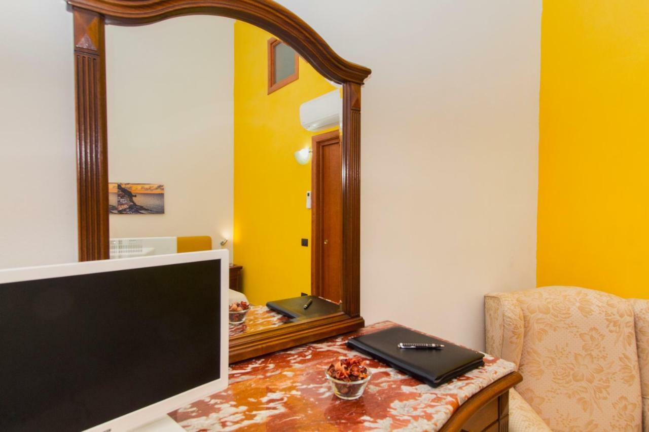 Palazzo Carafa Della Spina Apartment Napoli Exterior foto